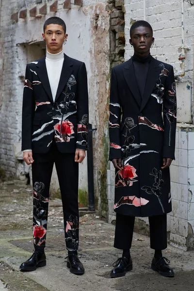Look 25